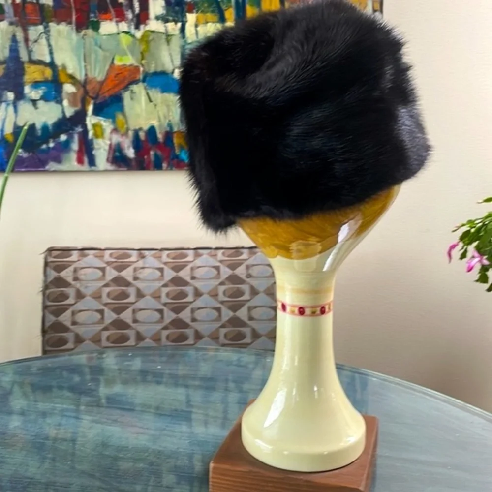 Vintage Black Mink Hat, from the 60’s - Picture 7 of 15